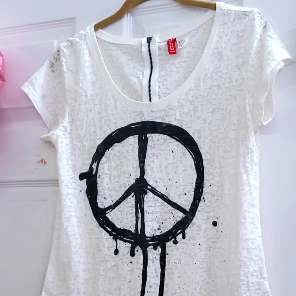 H&M  White Short Top With Peace Logo - Picture 3 of 8